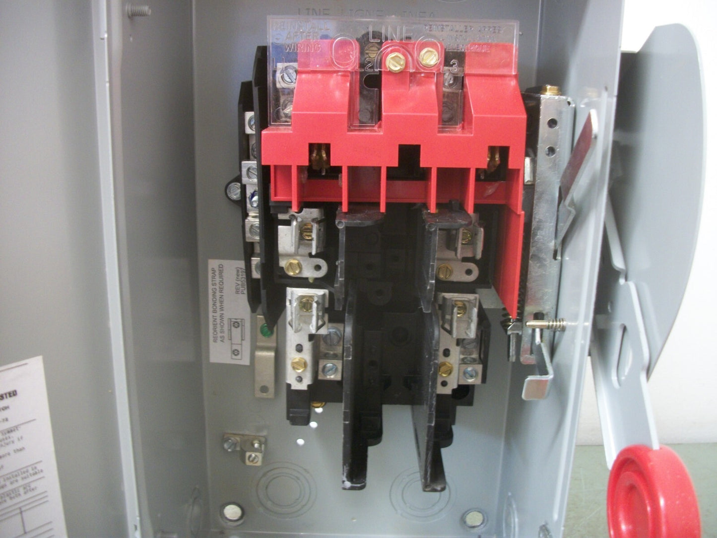 CUTLER-HAMMER DISCONNECT TYPE 1 DH221NGK 30AMP 240VOLT 2POLE FUSIBLE