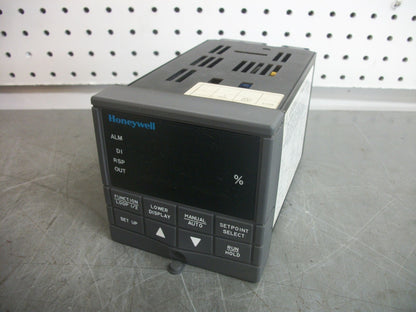 HONEYWELL UDC 3300 TEMPERATURE CONTROLLER DC330B-S0-000-30-000000-00-0