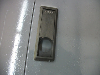 CUTLER-HAMMER PRL1 LOAD CENTER PANELBOARD YS2048 225AMP 208Y/120VOLT 3PH REFURB