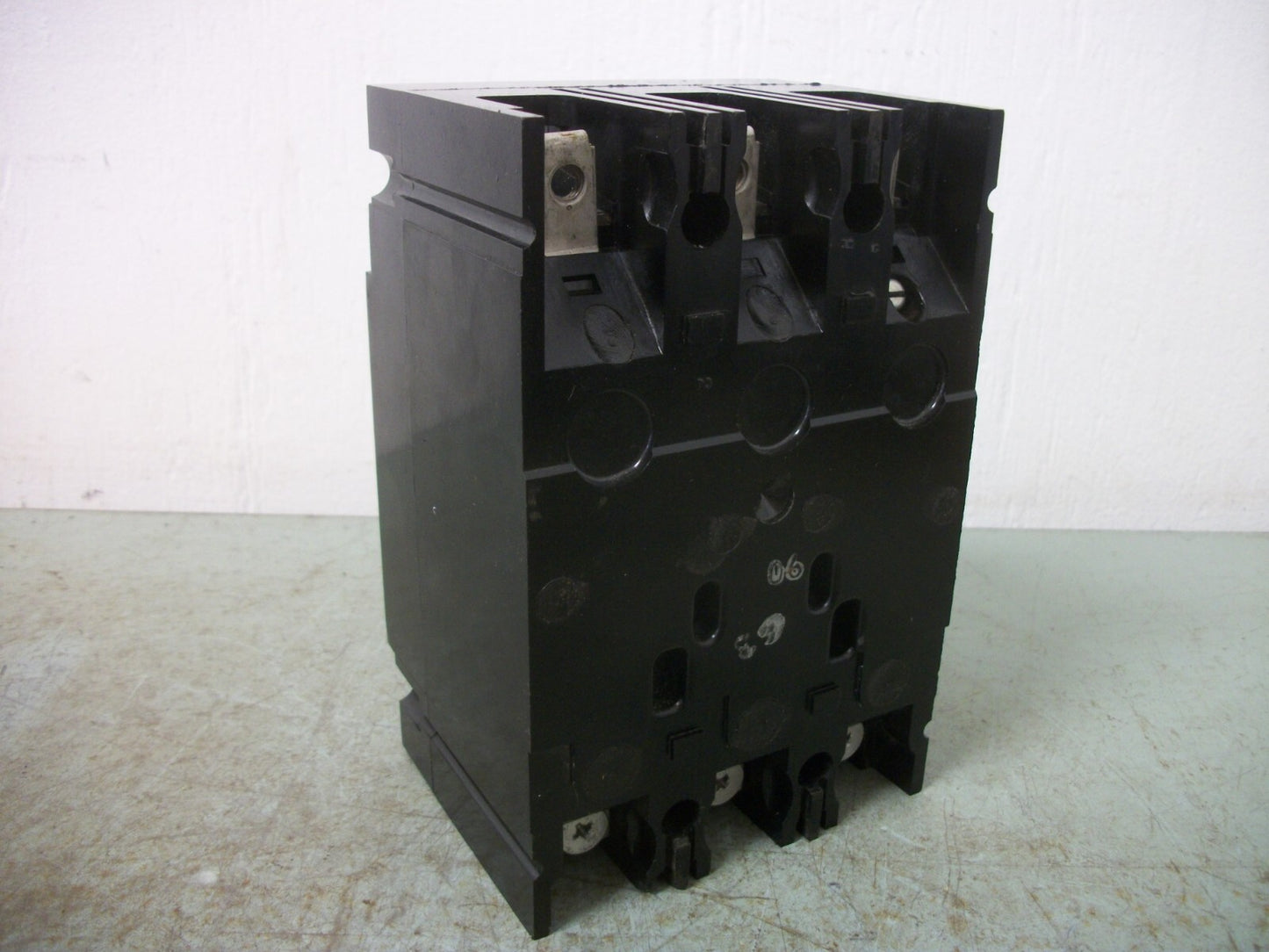 GE TED CIRCUIT BREAKER TED134015 15AMP 480VOLT 3POLE BLACK