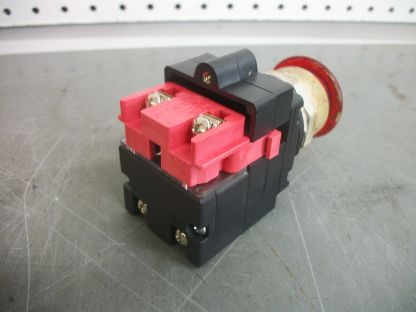 C3 CONTROLS RED ILLUMINATED MUSHROOM PUSH-PULL PUSHBUTTON FVPPM24 24VOLT