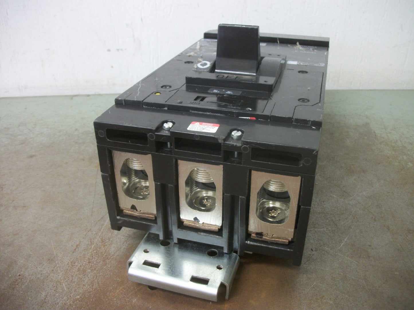 SQUARE D I-LINE LA CIRCUIT BREAKER LA36300 300AMP 600VOLT 3POLE GREEN