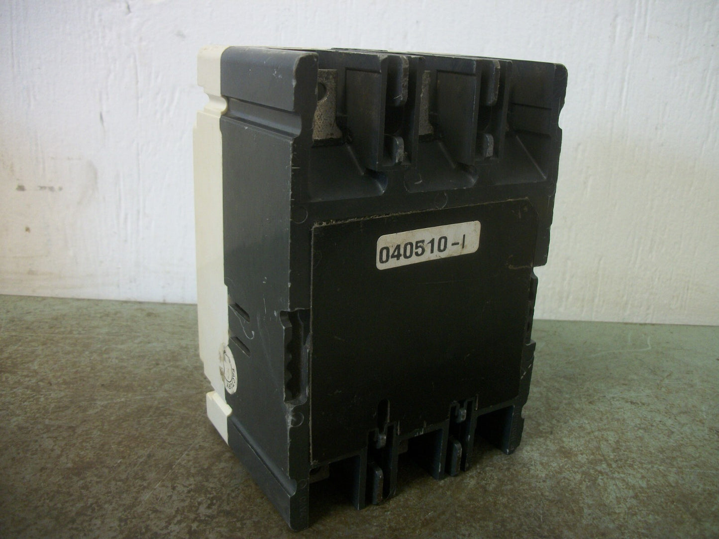 CUTLER-HAMMER ED CIRCUIT BREAKER ED3150 150AMP 240VOLT 3POLE RED