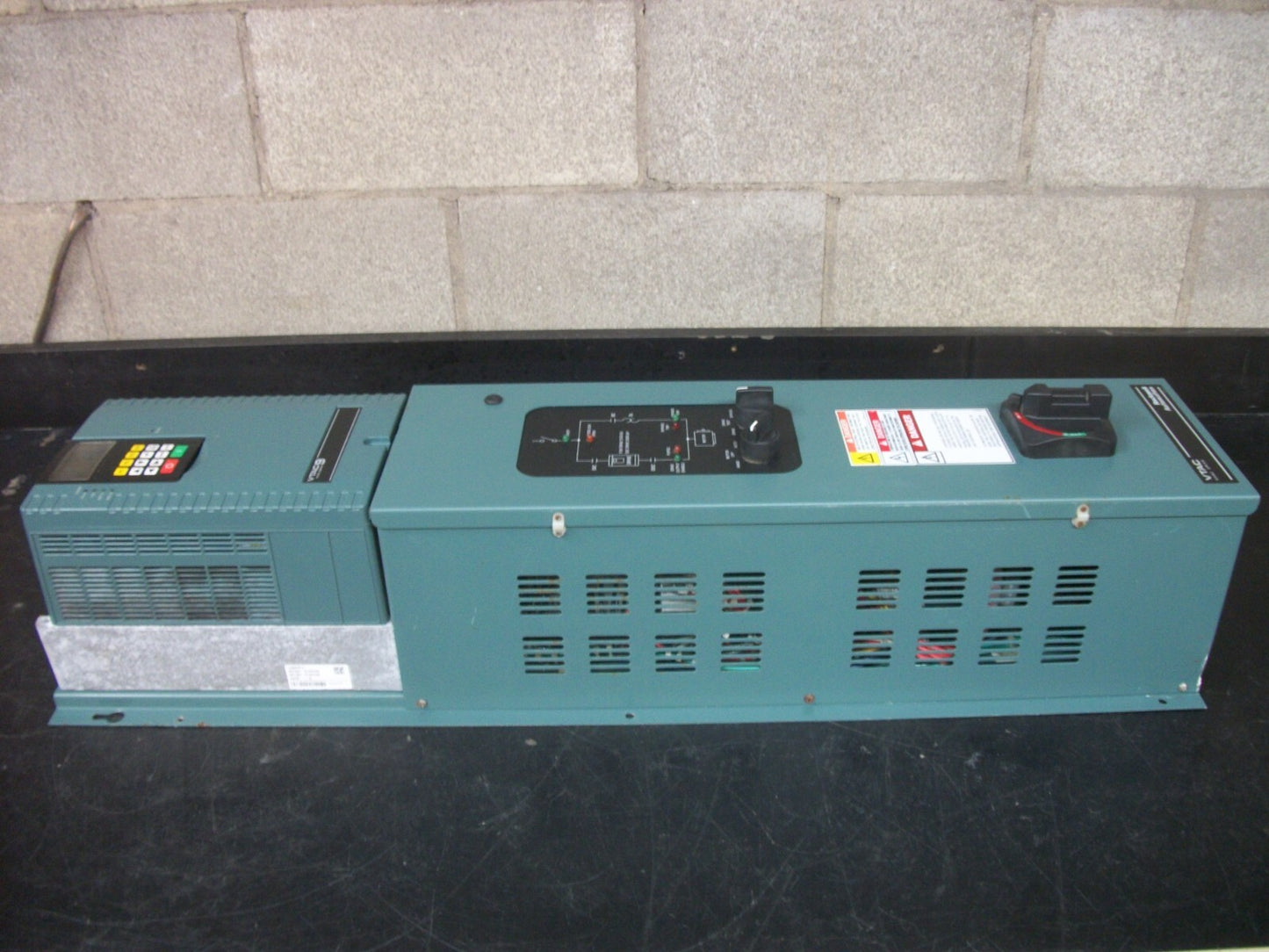 ROCKWELL AUTOMATION 9V1041H0B10 10HP VTAC9 HVAC DRIVE 9VT401-014HTAN 460VOLT 3PH