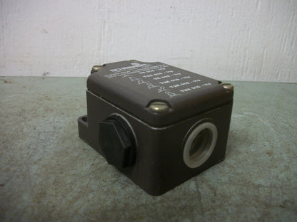 SCHMERSAL HEAVY DUTY LIMIT SWITCH TS015-11Y NOB