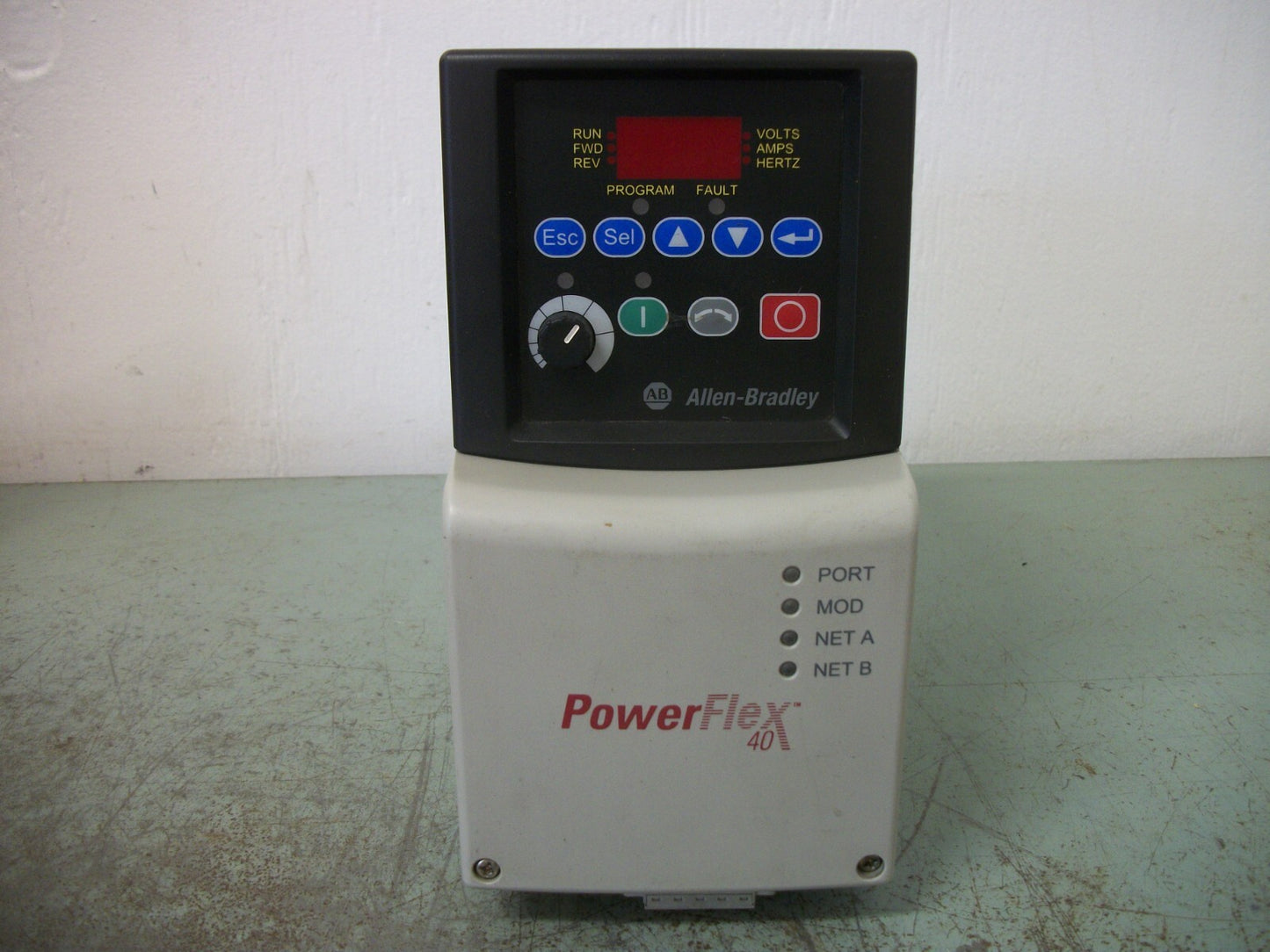 ALLEN-BRADLEY POWERFLEX 40 1HP AC DRIVE 22B-D2P3N104 460VOLT 3PH 2.3AMP