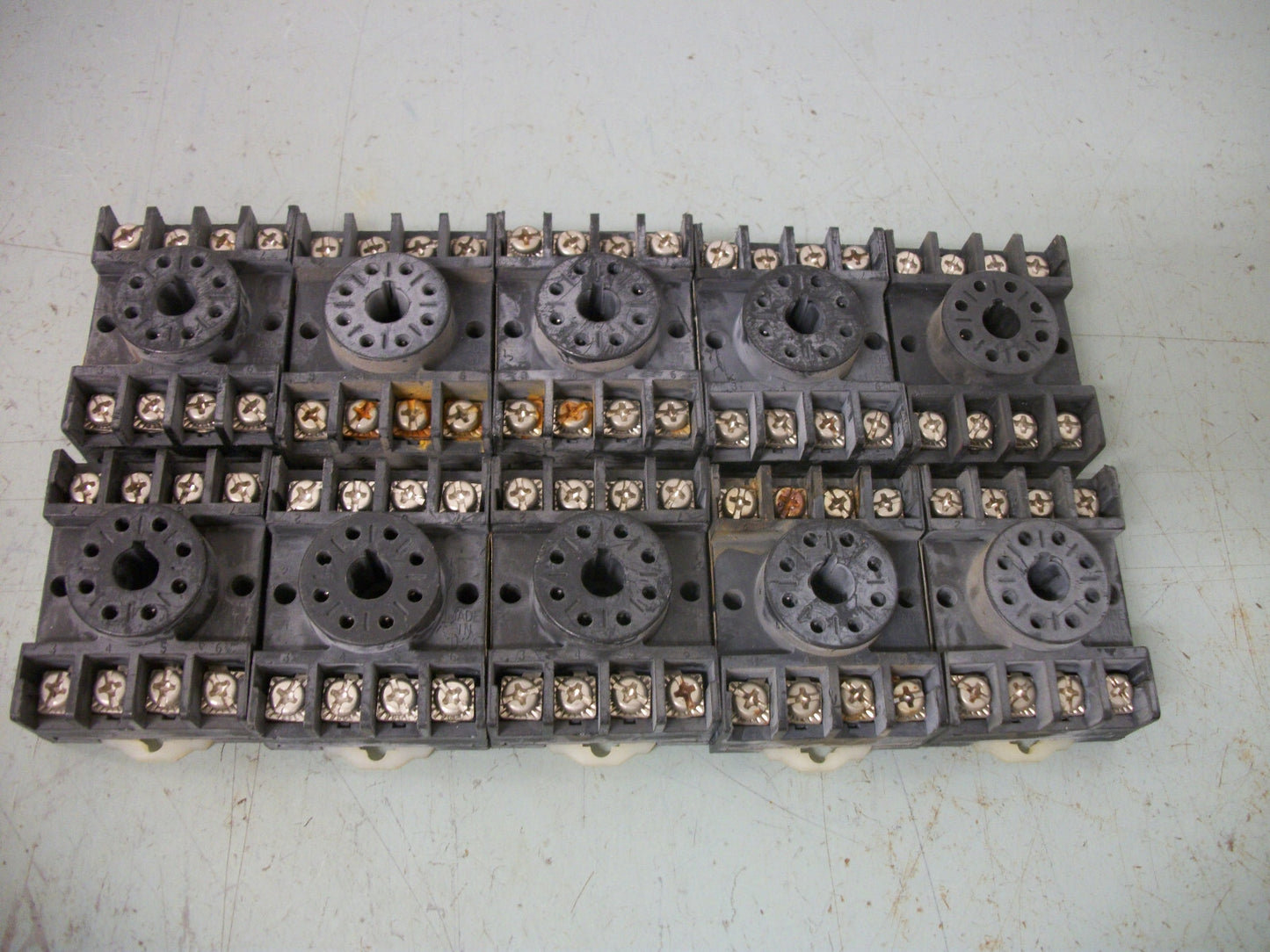 ALLEN-BRADLEY LOT OF 10 8-PIN RELAY SOCKET BASES 700-HN125 10AMP 300VOLT