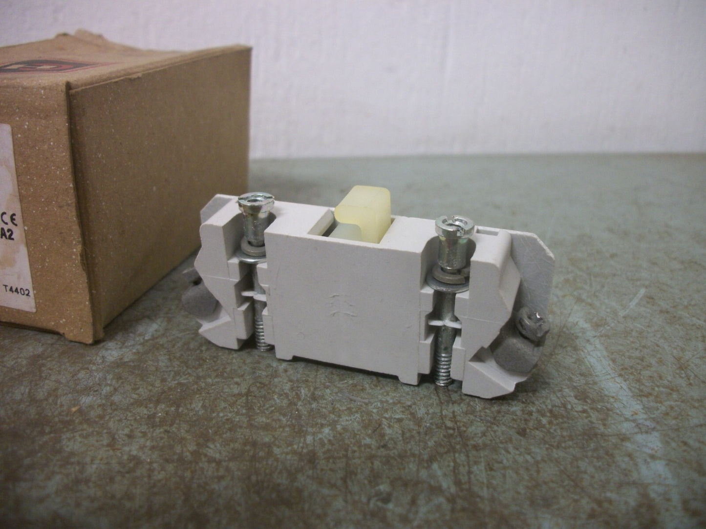 CUTLER-HAMMER FREEDOM SERIES N.O. AUXILIARY CONTACT BLOCK C320KGS20 NIB