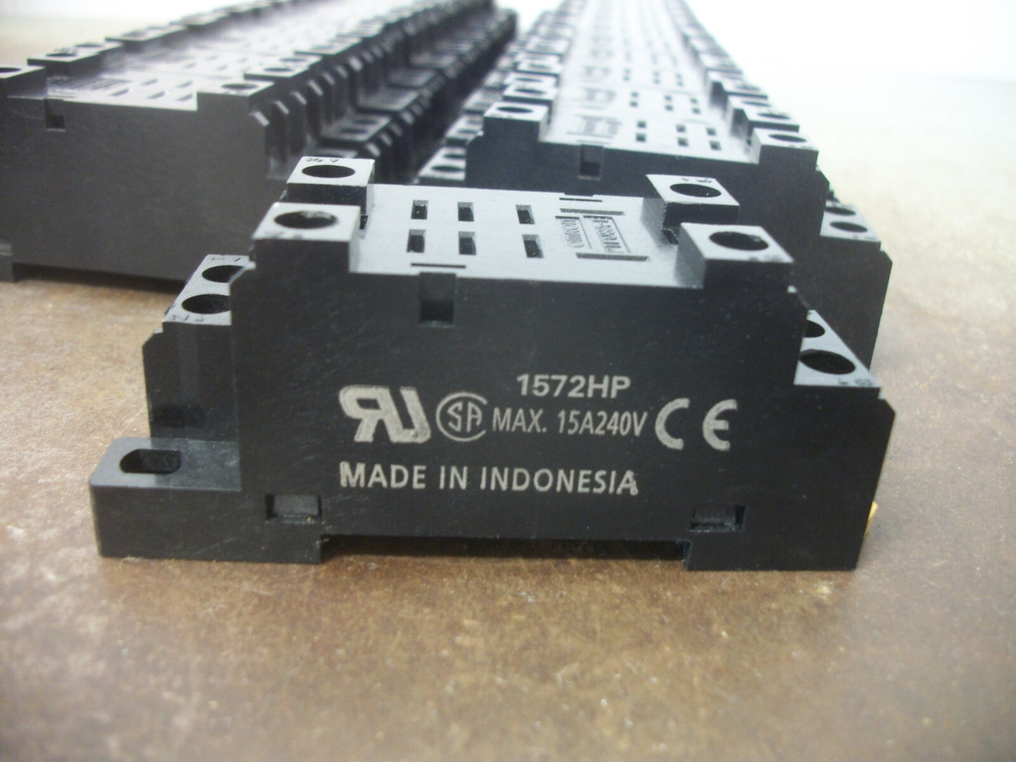 OMRON LOT OF 21 8-PIN RELAY SOCKET BASES PTF08A-E 15AMP 240VOLT