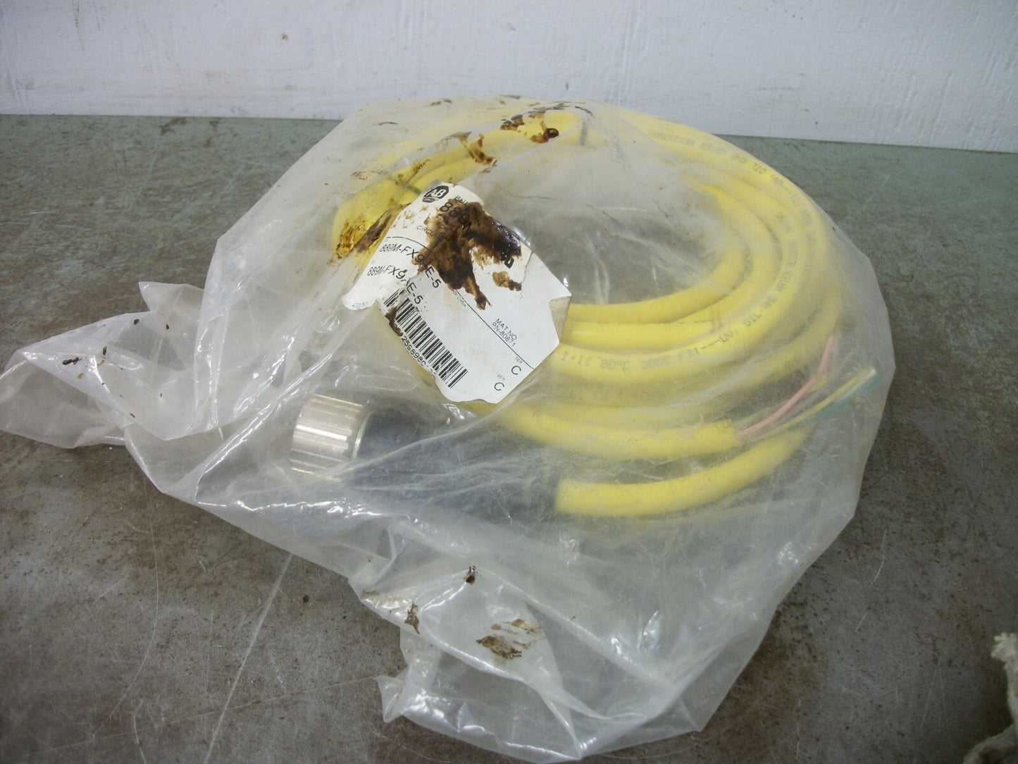 ALLEN-BRADLEY FEMALE M23 STRAIGHT CABLE 889M-FX9AE-5 NEW