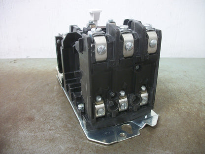 ALLEN-BRADLEY SIZE 0 MOTOR STARTER 500F-AOD930 18AMP 120VCOIL 3PH 600V 5HP NOB