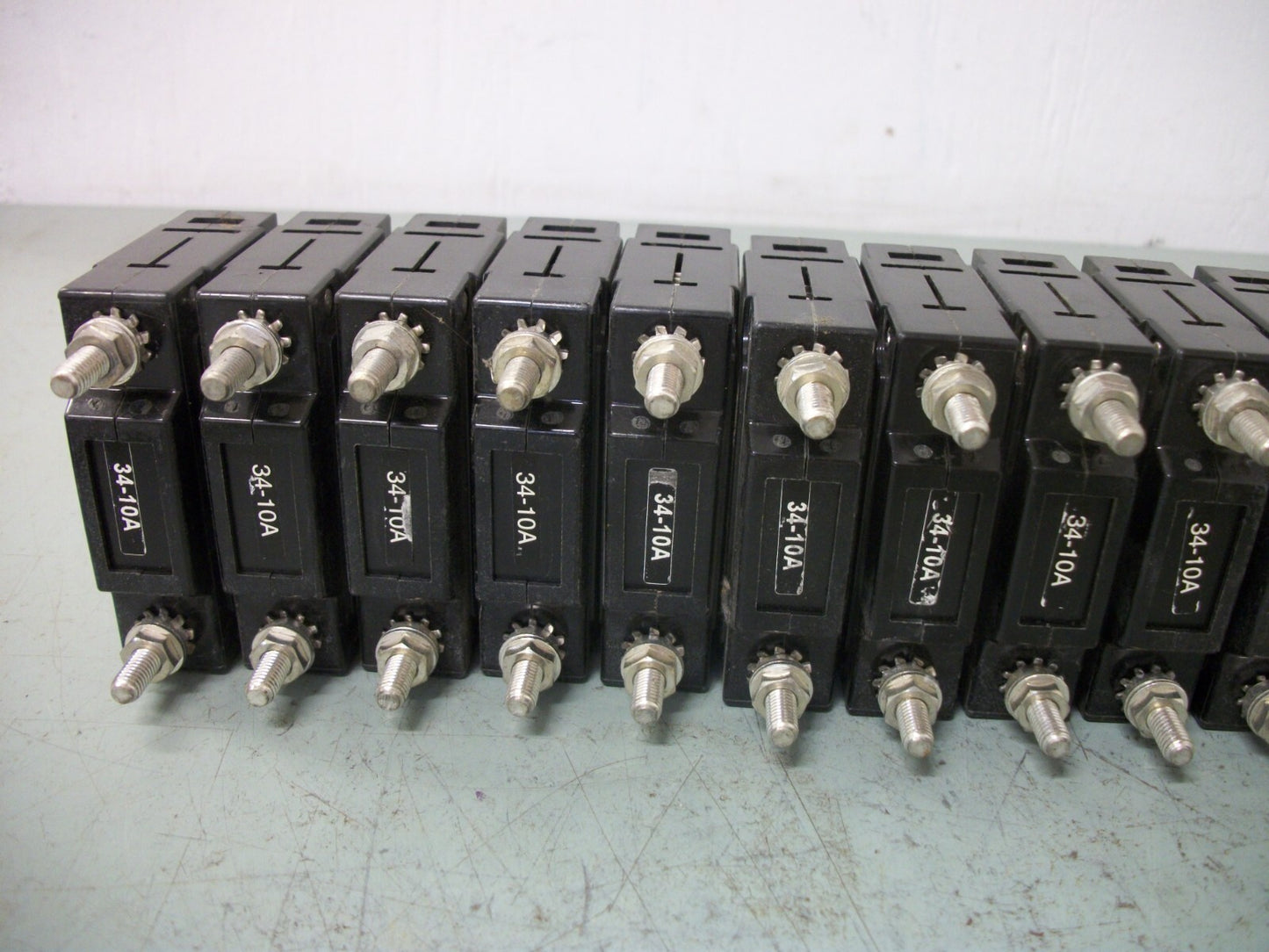 CARLINGSWITCH LOT OF 18 CIRCUIT BREAKERS CA1-X0-02-006-111-C 10AMP 277VOLT 1POLE