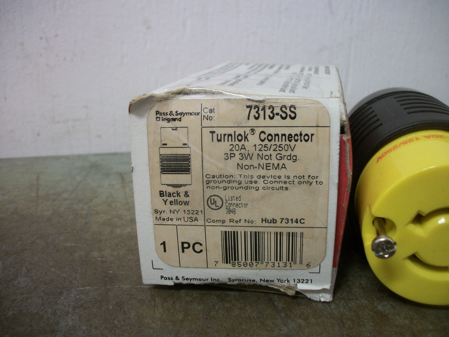PASS & SEYMOUR TURNLOK CONNECTOR 7313-SS 20AMP 125/250VOLT 3P 3W NIB