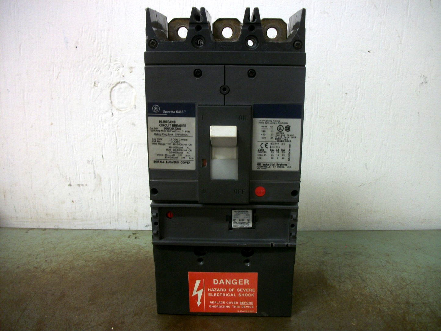 GE SPECTRA SGHA CIRCUIT BREAKER SGHA36AT0600 600AMP 600VOLT 3POLE W/600A TRIP