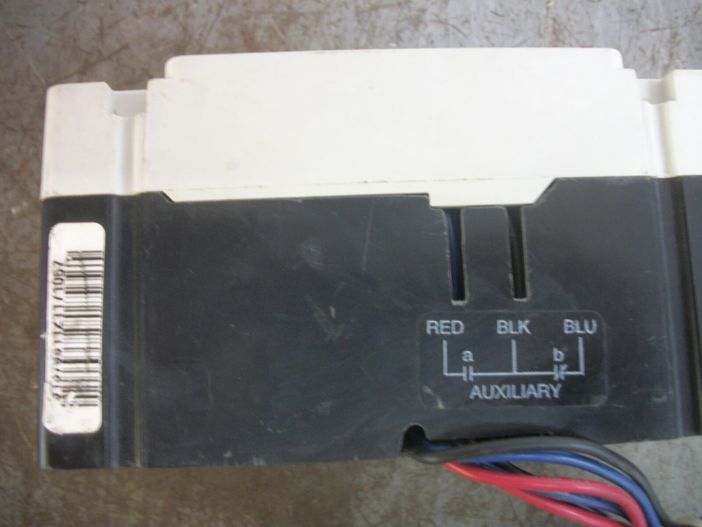 CUTLER-HAMMER HMCPS CIRCUIT BREAKER HMCPS007C0C 7AMP 600VOLT 3POLE W/AUX