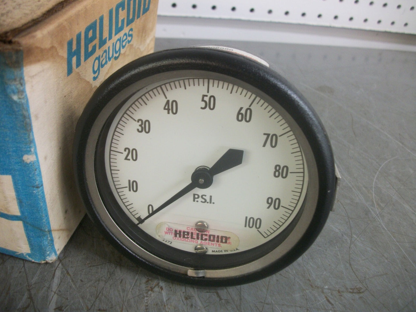 HELICOID PRESSURE GAUGE E1E3E9A000000 0-100PSI NIB