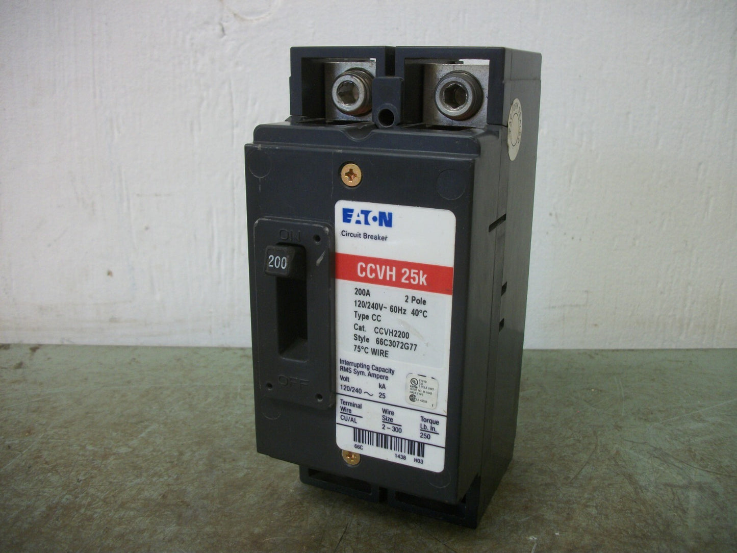 CUTLER-HAMMER CCVH CIRCUIT BREAKER CCVH2200 200AMP 240VOLT 2POLE