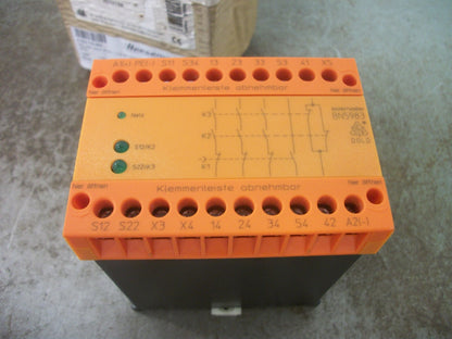 E. DOLD & SOHNE SAFEMASTER BN5983.53 SAFETY RELAY 0032155 NIB