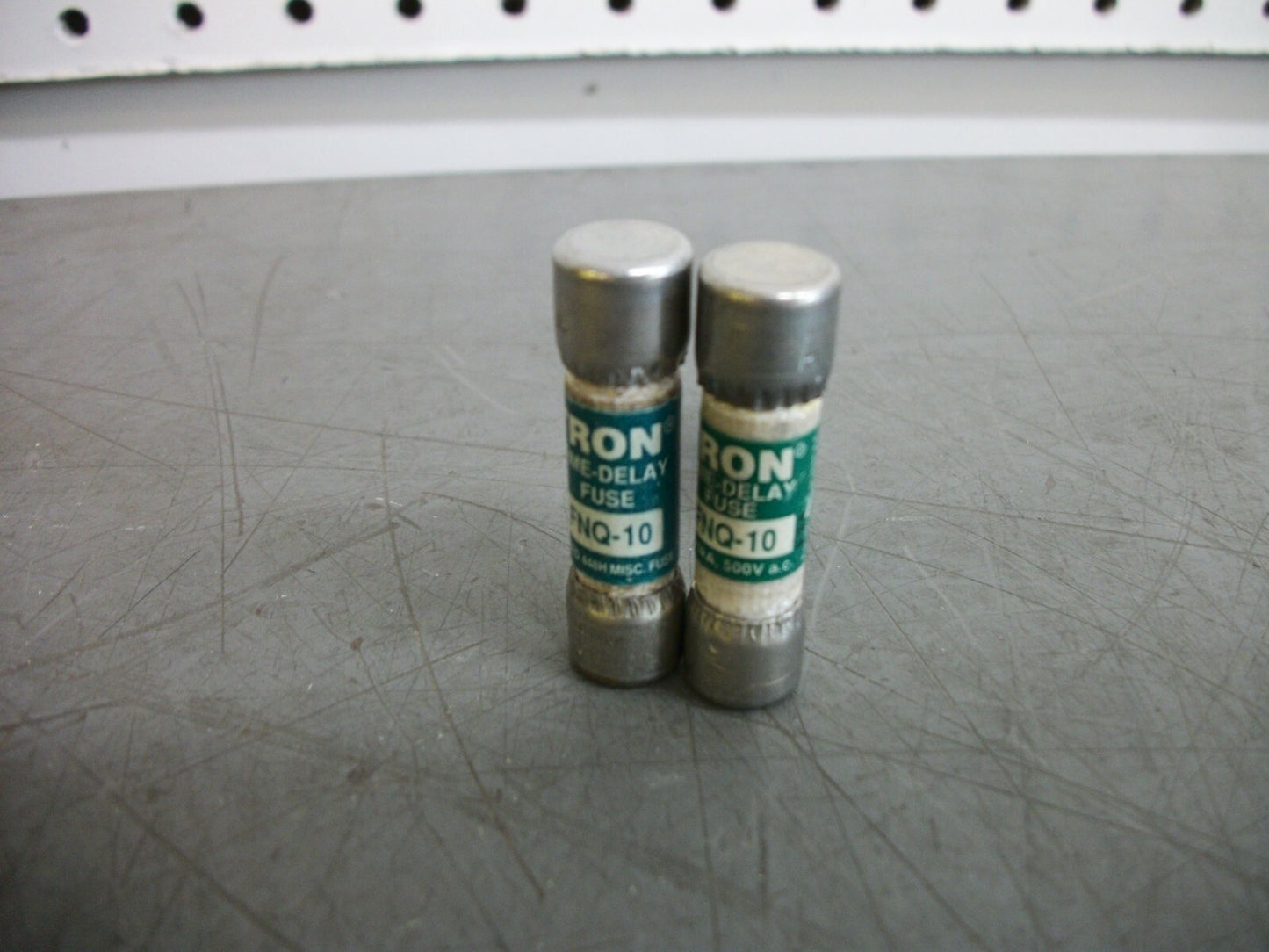 BUSSMANN LOT OF 2 TRON FUSES FNQ10 10AMP 500VOLT NOB