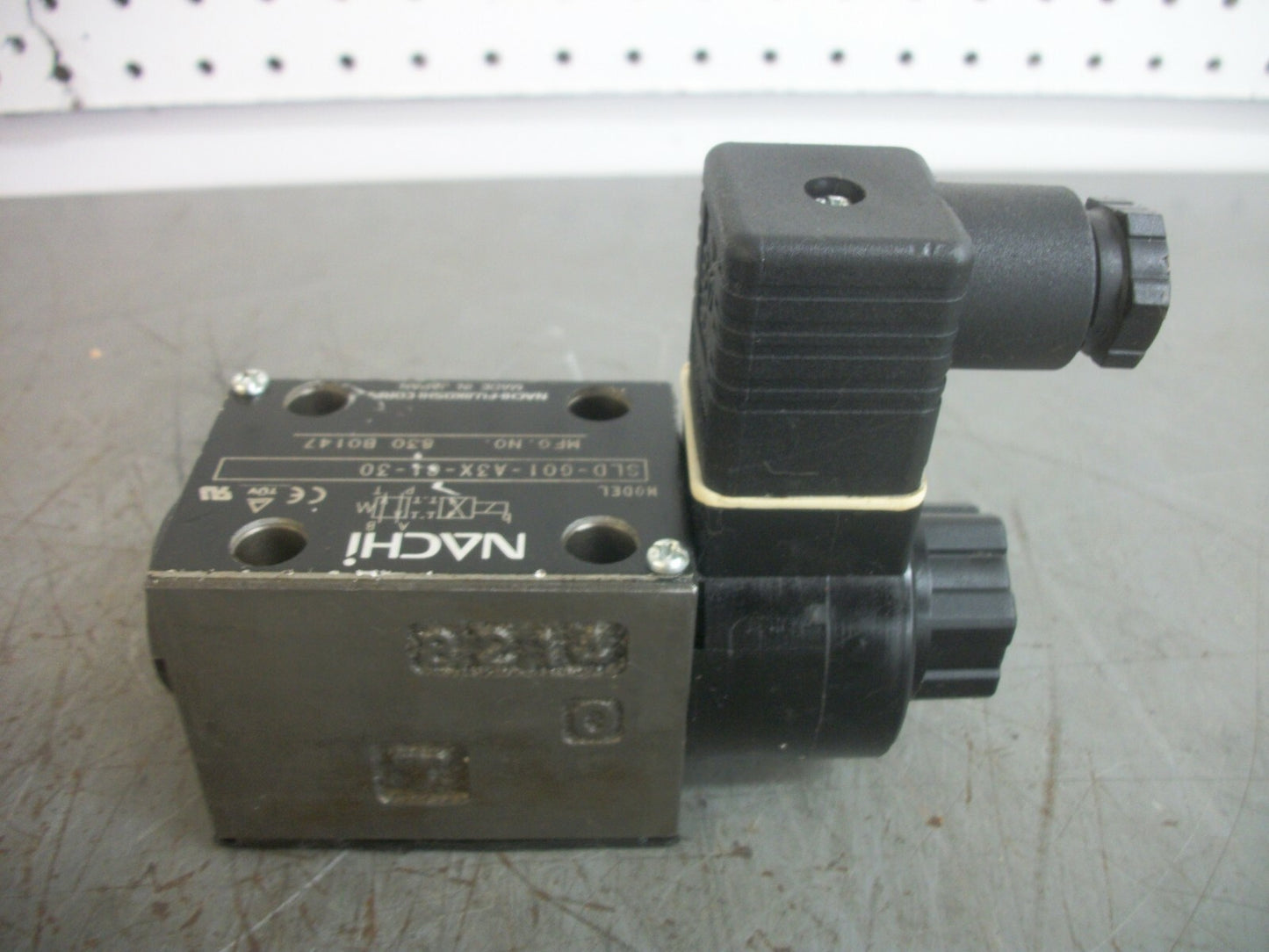 NACHI DIRECTIONAL CONTROL SOLENOID VALVE SLD-G01-A3X-C1-30 NOB