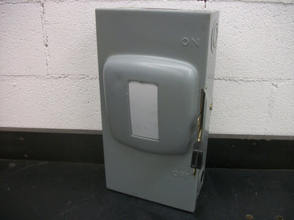 SQUARE D DISCONNECT TYPE 1 D-323N 100AMP 240VOLT 3POLE FUSIBLE OLD