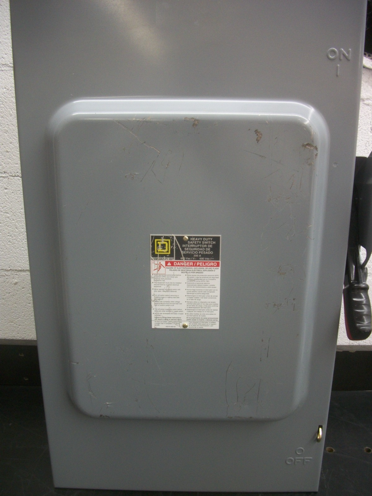 SQUARE D DISCONNECT TYPE 1 H364N 200AMP 600VOLT 3POLE FUSIBLE