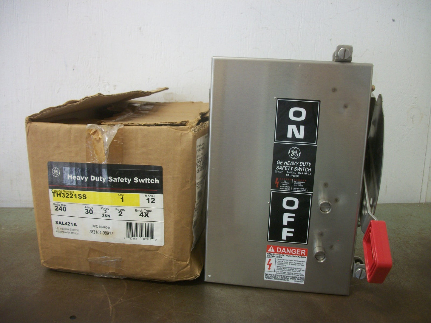 GE DISCONNECT SS TYPE 4,4X,5,12 TH3221SS 30AMP 240VOLT 2POLE FUSIBLE NIB