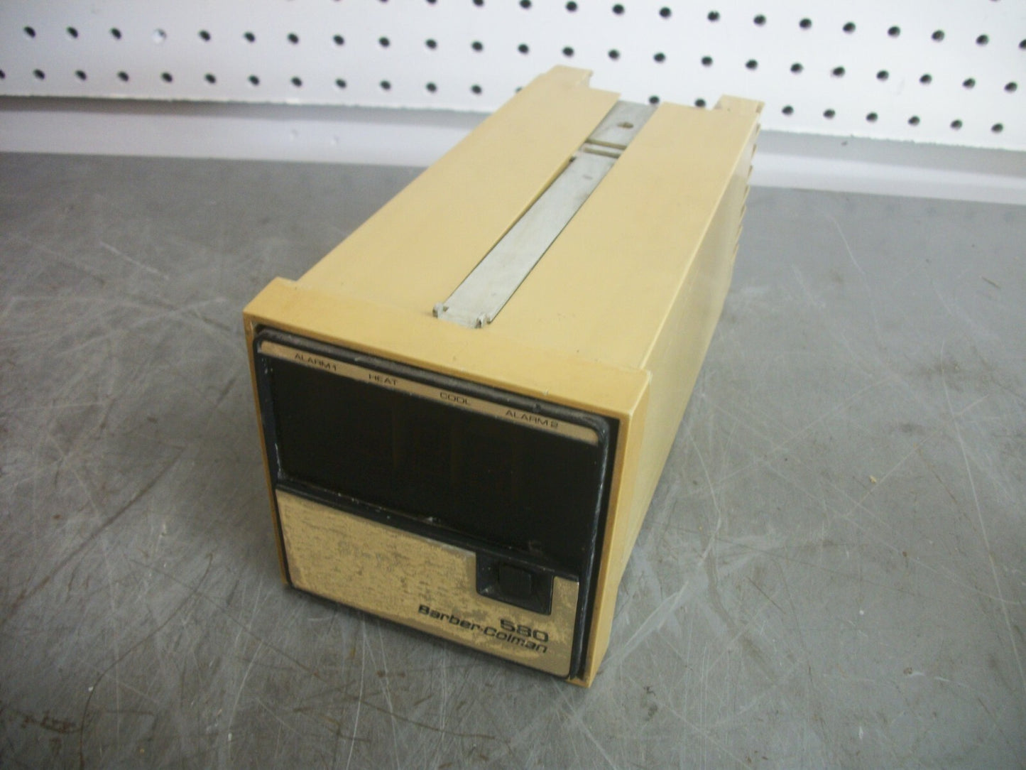 BARBER-COLMAN DIGITAL TEMPERATURE CONTROLLER 580
