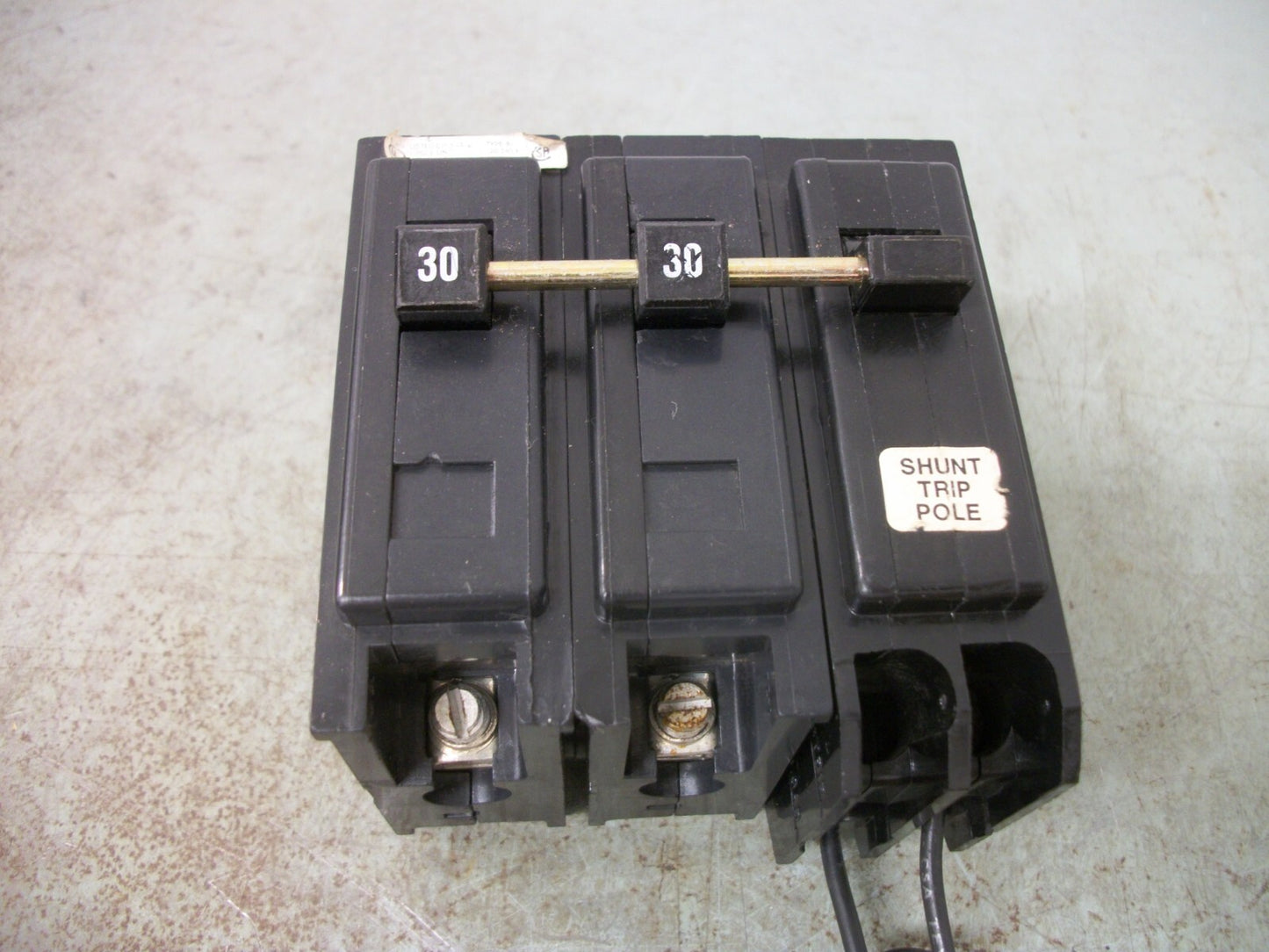 CUTLER-HAMMER BA CIRCUIT BREAKER BAB2030S 30AMP 240VOLT 2POLE W/SHUNT NOB