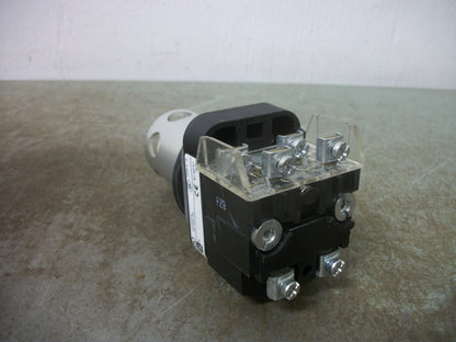 ALLEN-BRADLEY WHITE ILLUMINATED MOMENTARY PUSHBUTTON 800T-PA16W 120VOLT