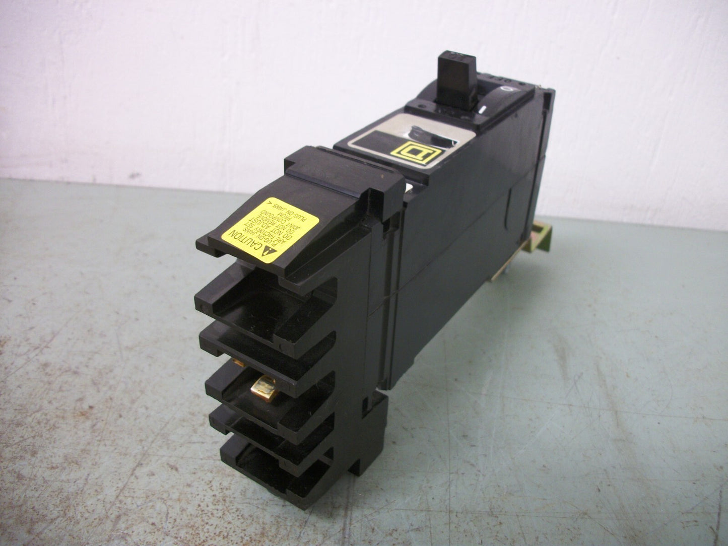 SQUARE D I-LINE FH CIRCUIT BREAKER FH16020B 20AMP 600VOLT 1POLE GRAY