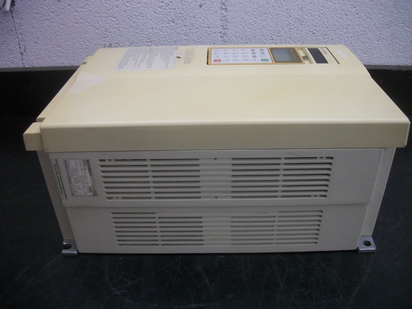 MITSUBISHI FREQROL A200 20HP INVERTER DRIVE FR-A220-11K-TF2 230VOLT 54AMP 3PH