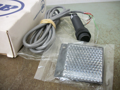 ATC PHOTOEYE PHOTOELECTRIC SENSOR 7653AR04F22SX NIB