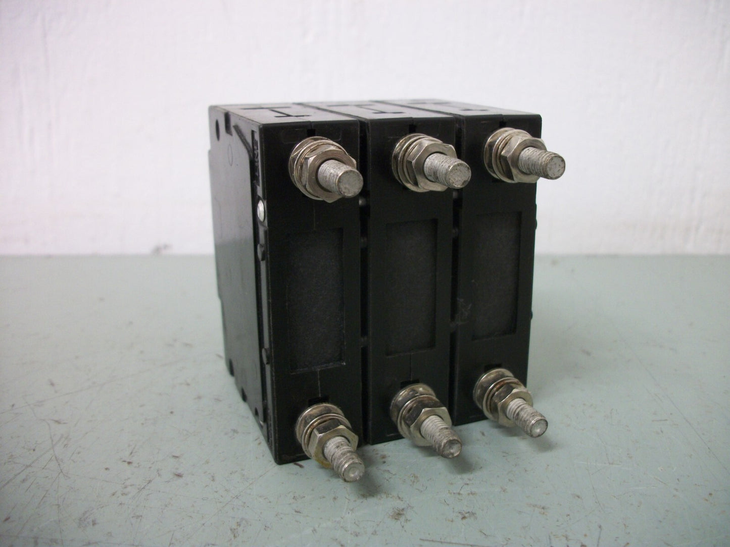 CBI CIRCUIT BREAKER D2ABXA0991 40AMP 277/480VOLT 3POLE NOB