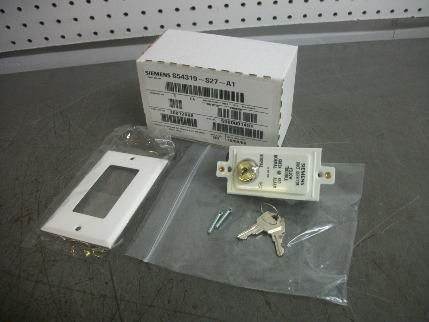 SIEMENS FDBZ-RTL REMOTE TEST SWITCH S54319-S27-A1 NIB