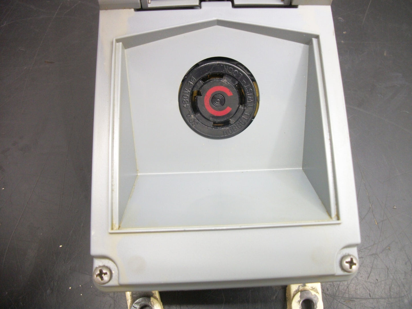 HUBBELL SWITCHED TWIST-LOCK ENCLOSURE 3R,12 SE2730A 30AMP 480VOLT