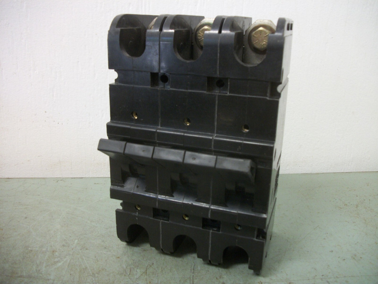 HEINEMANN CIRCUIT BREAKER GJ3-Z9-2 120AMP 240VOLT 3POLE NOB