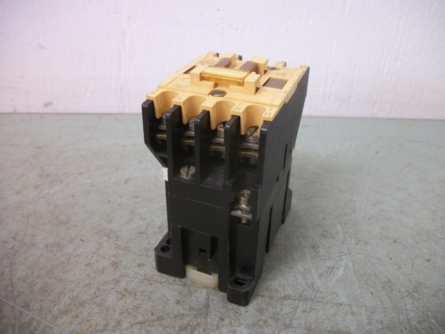 ALLEN-BRADLEY CONTROL RELAY 700-F400A1 60AMP 120VCOIL 600VOLT