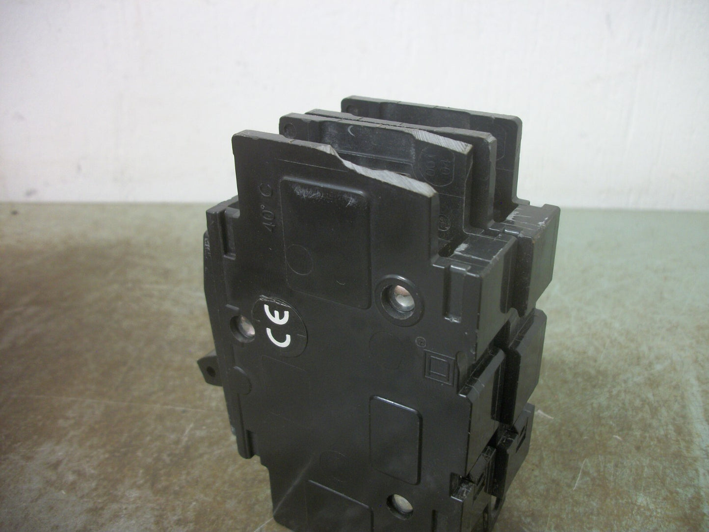 SQUARE D LOT OF 2 QOU CIRCUIT BREAKERS QOU110 10AMP 240VOLT 1POLE