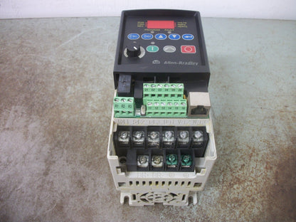 ALLEN-BRADLEY POWERFLEX 4 1HP AC DRIVE 22A-D2P3N104 460VOLT 3PH 2.3AMP