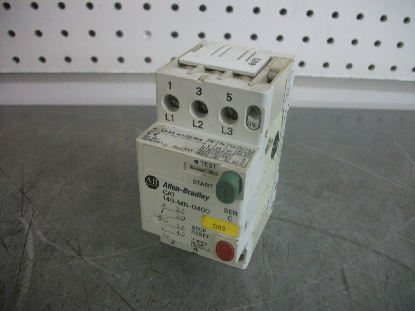 ALLEN-BRADLEY MOTOR CIRCUIT BREAKER 140-MN-0400 2.5-4.0AMP