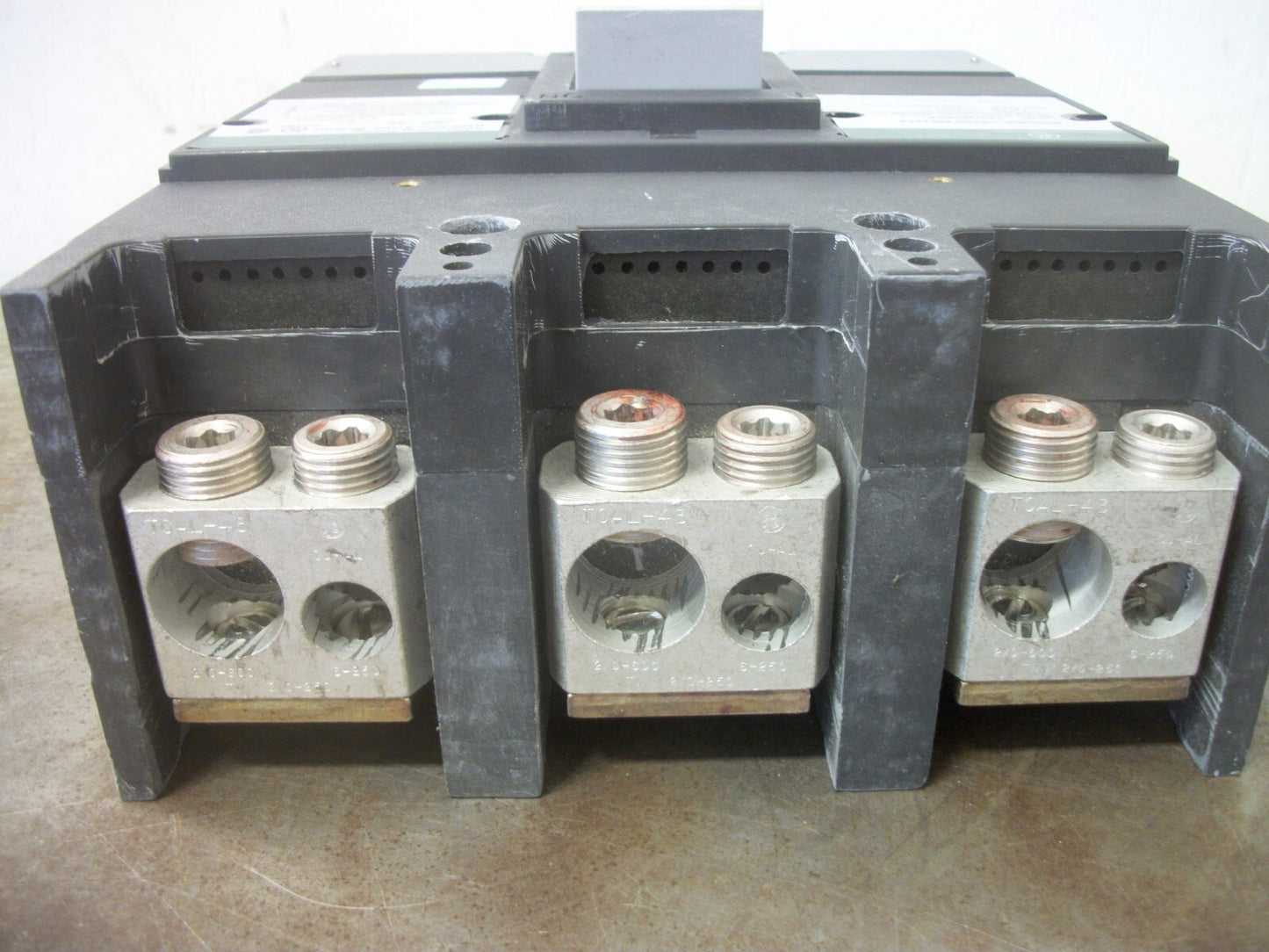 GE TJD CIRCUIT BREAKER TJD432300WL 300AMP 240VOLT 3POLE