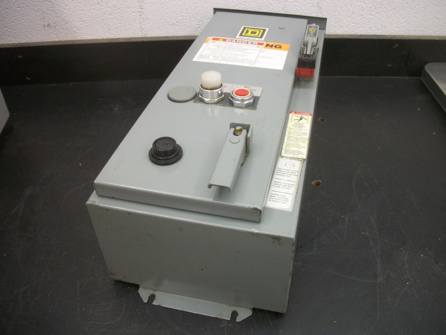 SQUARE D STARTER COMBO SIZE 0 TYPE 3R 8536SBO2S 120VCOIL 30AMP FUSIBLE