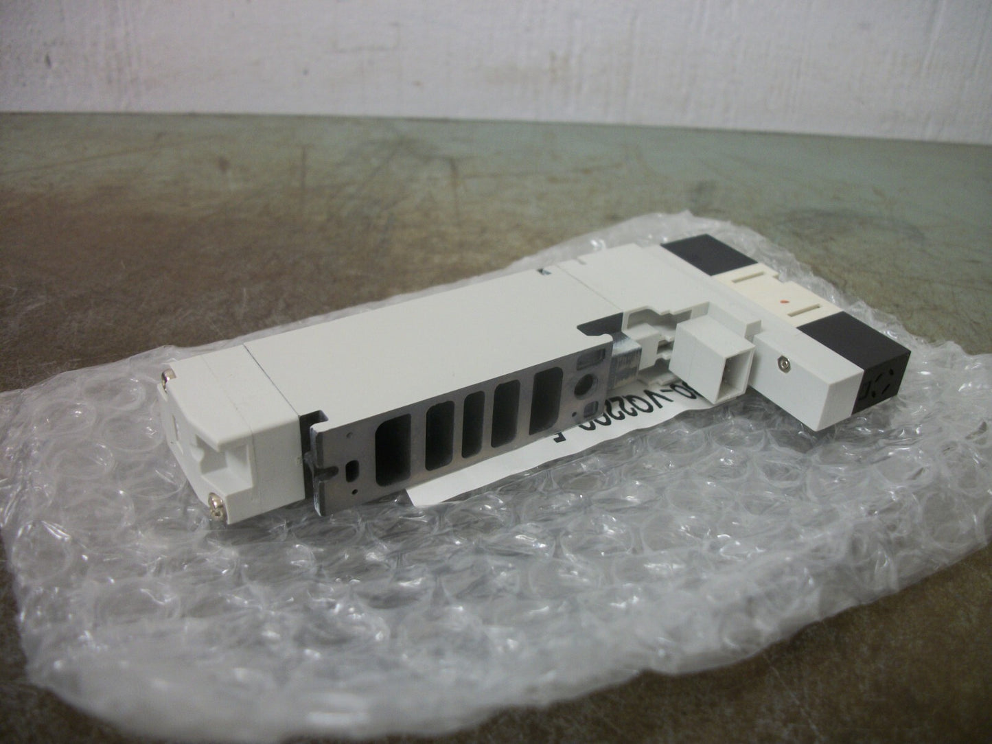 SMC PNEUMATIC SOLENOID VALVE 80-VQ2200-5 0.1-0.7MPa 24VCOIL 1W NEW