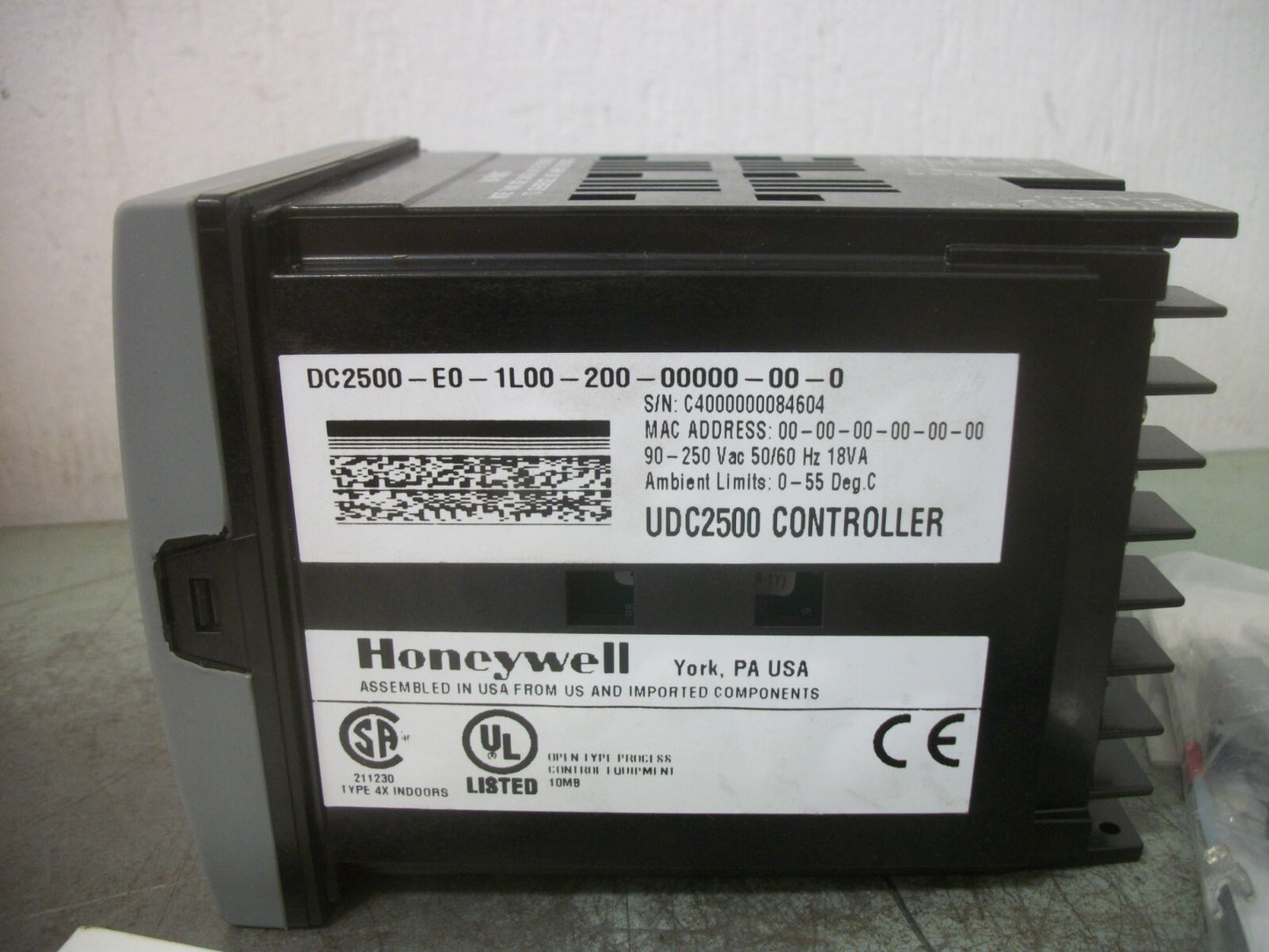HONEYWELL UDC2500 TEMPERATURE CONTROLLER DC2500-E0-1L00-200-00000-00-0 NOB
