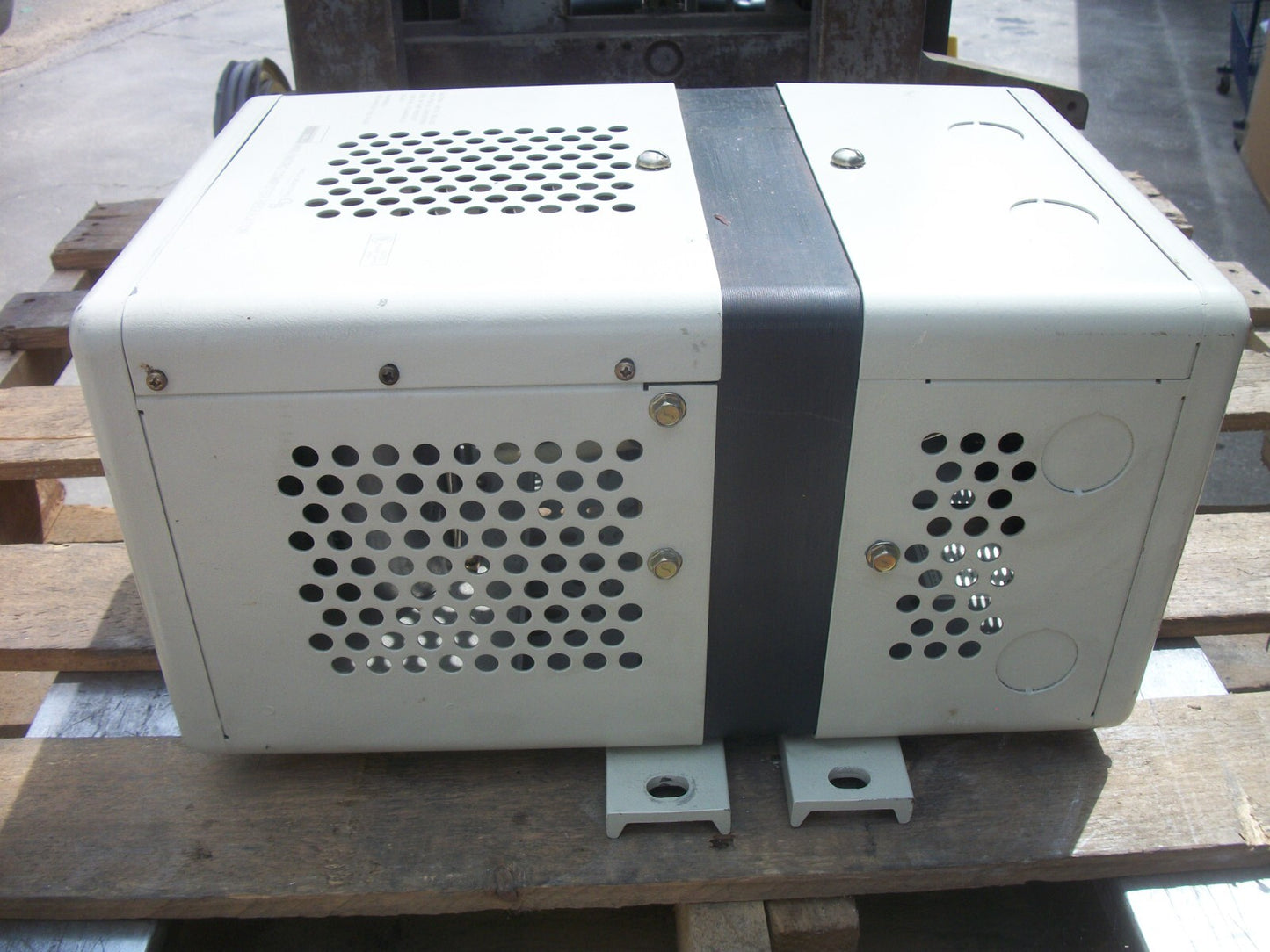 SOLA 1500VA CONSTANT VOLTAGE TRANSFORMER 63-23-215-8 IN: 95X520 OUT: 120/240