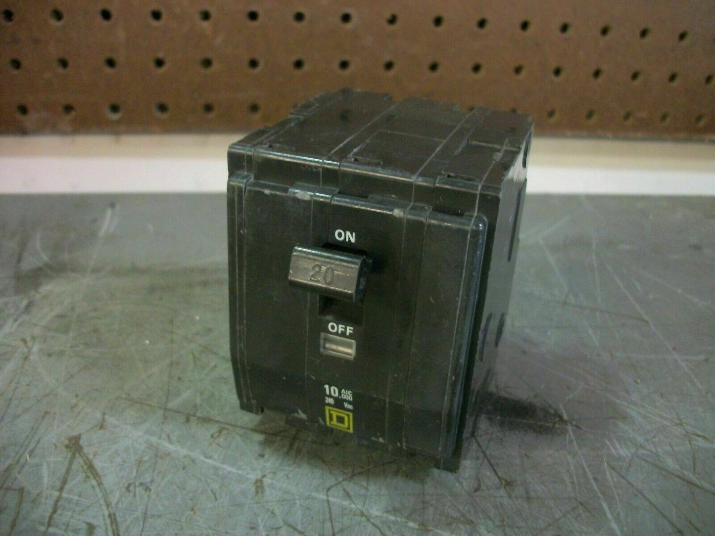SQUARE D QO CIRCUIT BREAKER QO320 20AMP 240VOLT 3POLE 10KA