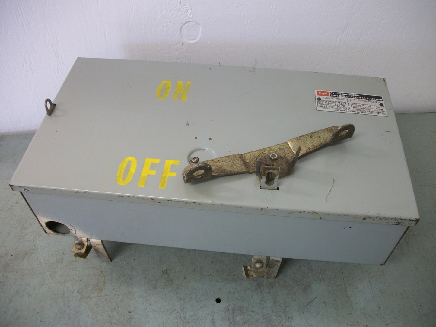 FEDERAL PACIFIC FUSIBLE BUS PLUG SP1336 30AMP 600VOLT 3PH 3POLE