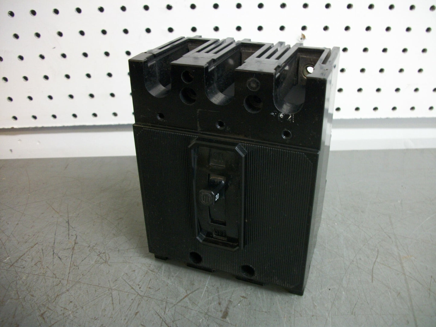 SIEMENS ITE EE3 CIRCUIT BREAKER EE3B020 20AMP 240VOLT 3POLE