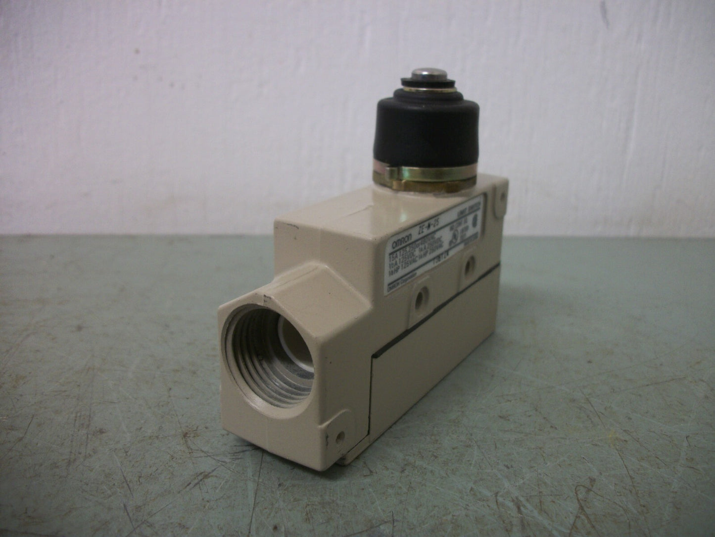 OMRON LIMIT SWITCH ZE-N-2S NOB